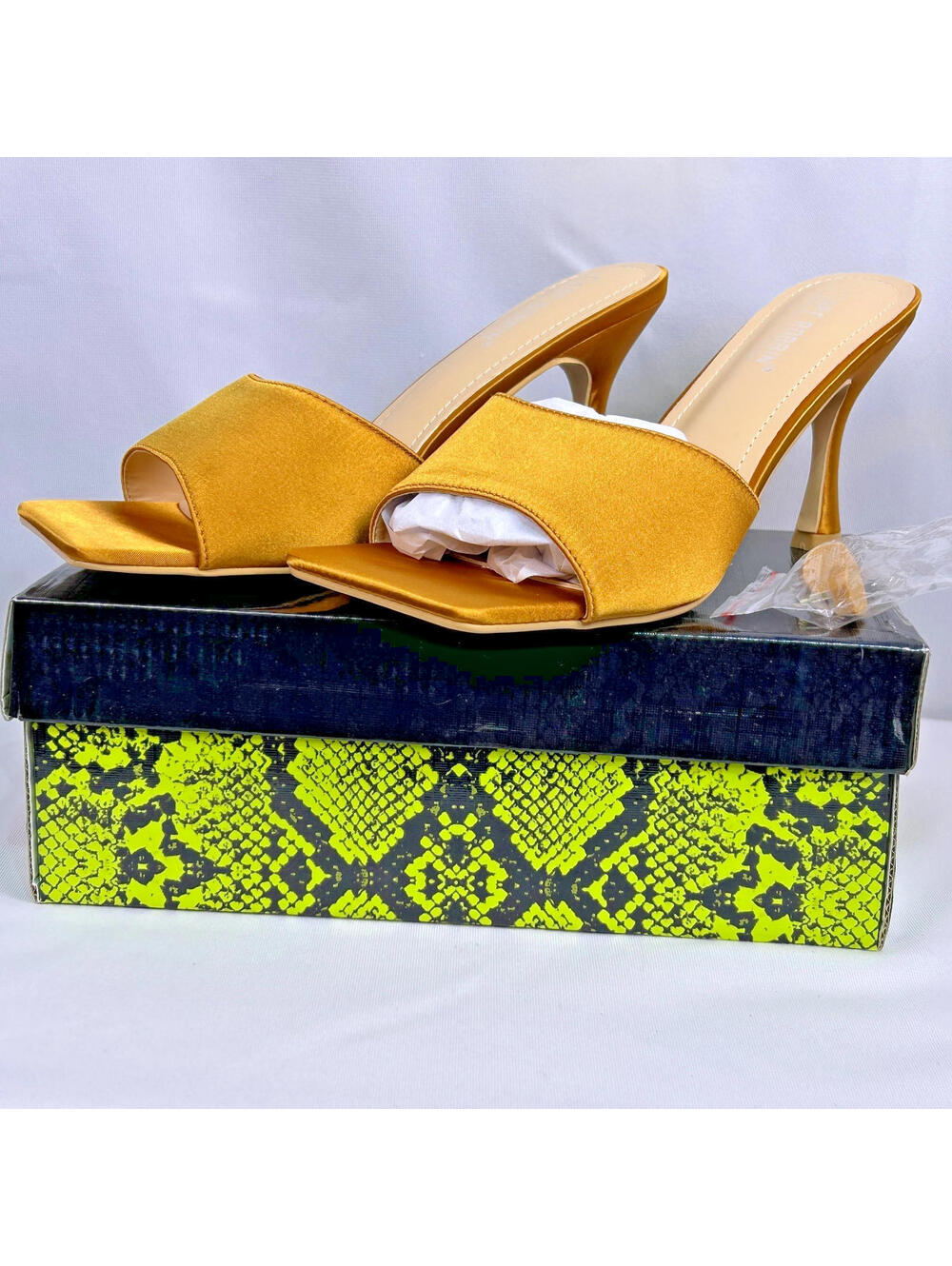 Cape Robbin Foursquare Heels Size 9 Gold Satin Mule Sandals New